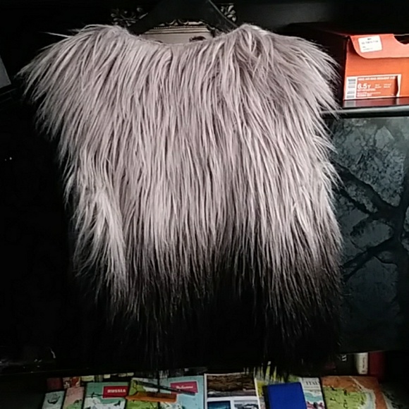 A woman's vest - Picture 2 of 2